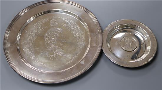 An Elizabeth II Silver Jubilee commemorative silver dish and a small silver coin-set Prince of Wales dish, 15.6oz